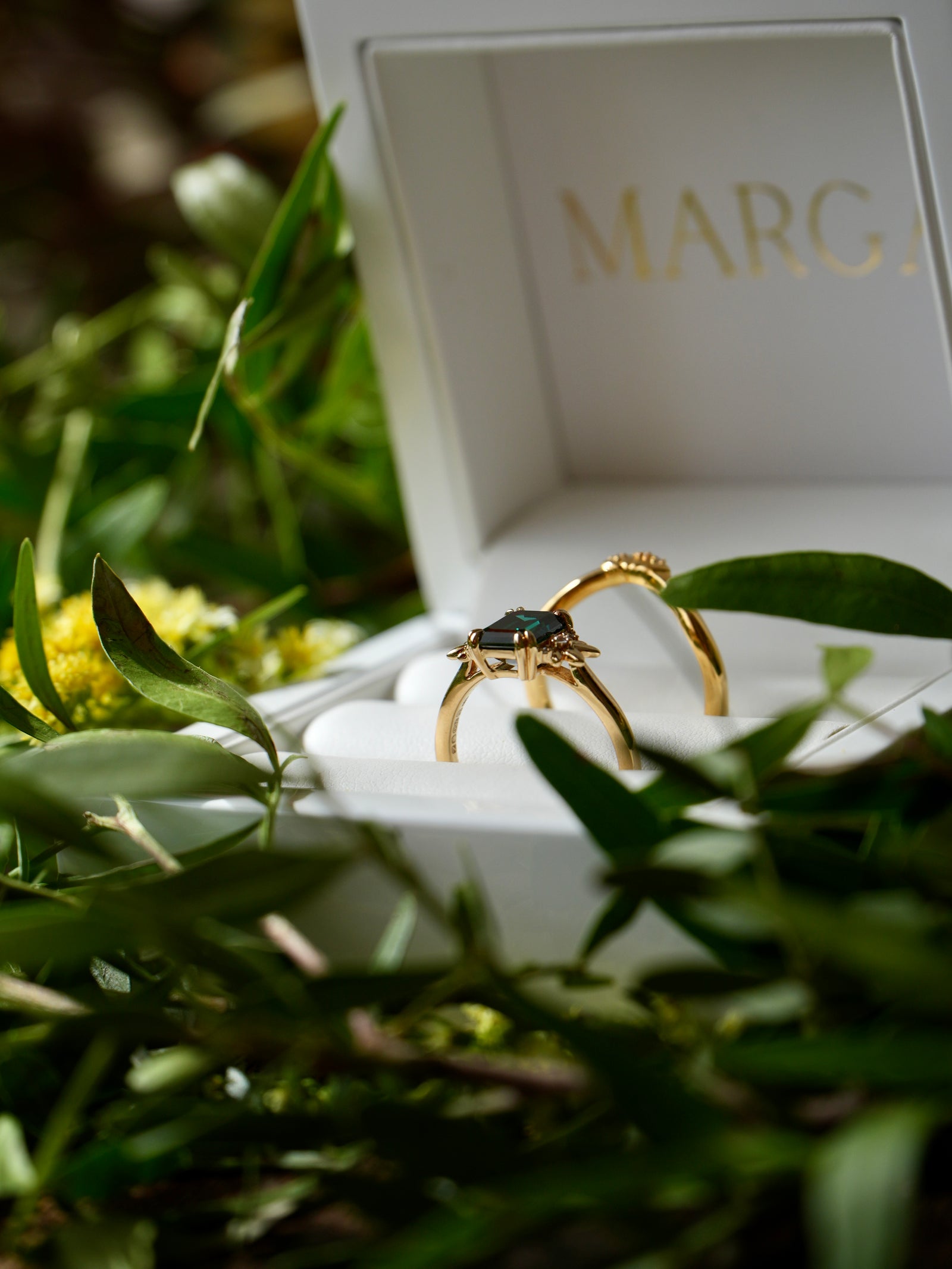 Everbound | Diamonds Gold Wedding Band