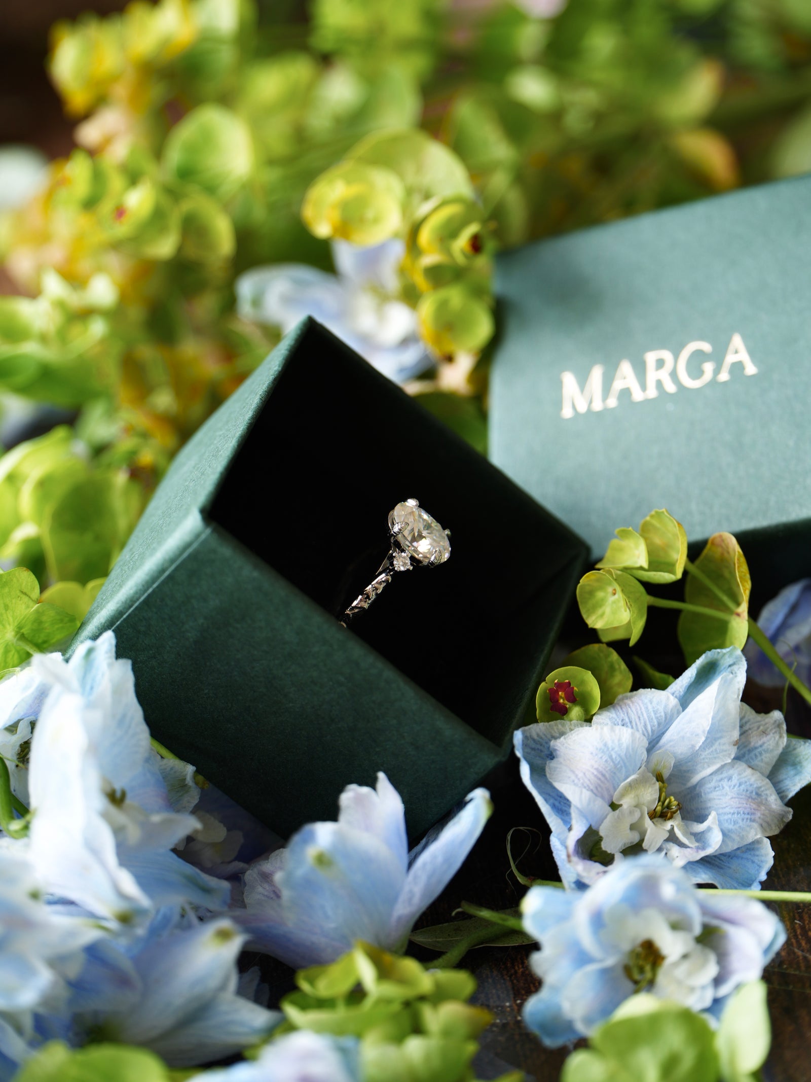 Willow | 2ct Oval Lab diamond, Moissanite, White Yellow Gold Leaves