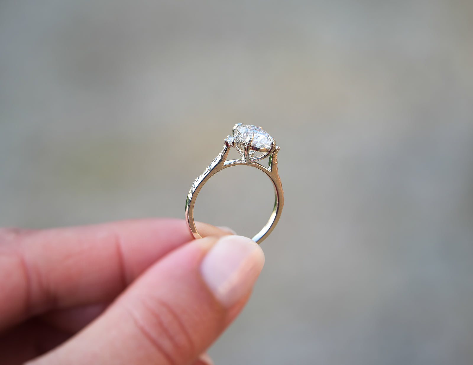 Willow | 2ct Oval Moissanite & Lab diamonds White Gold Leaves