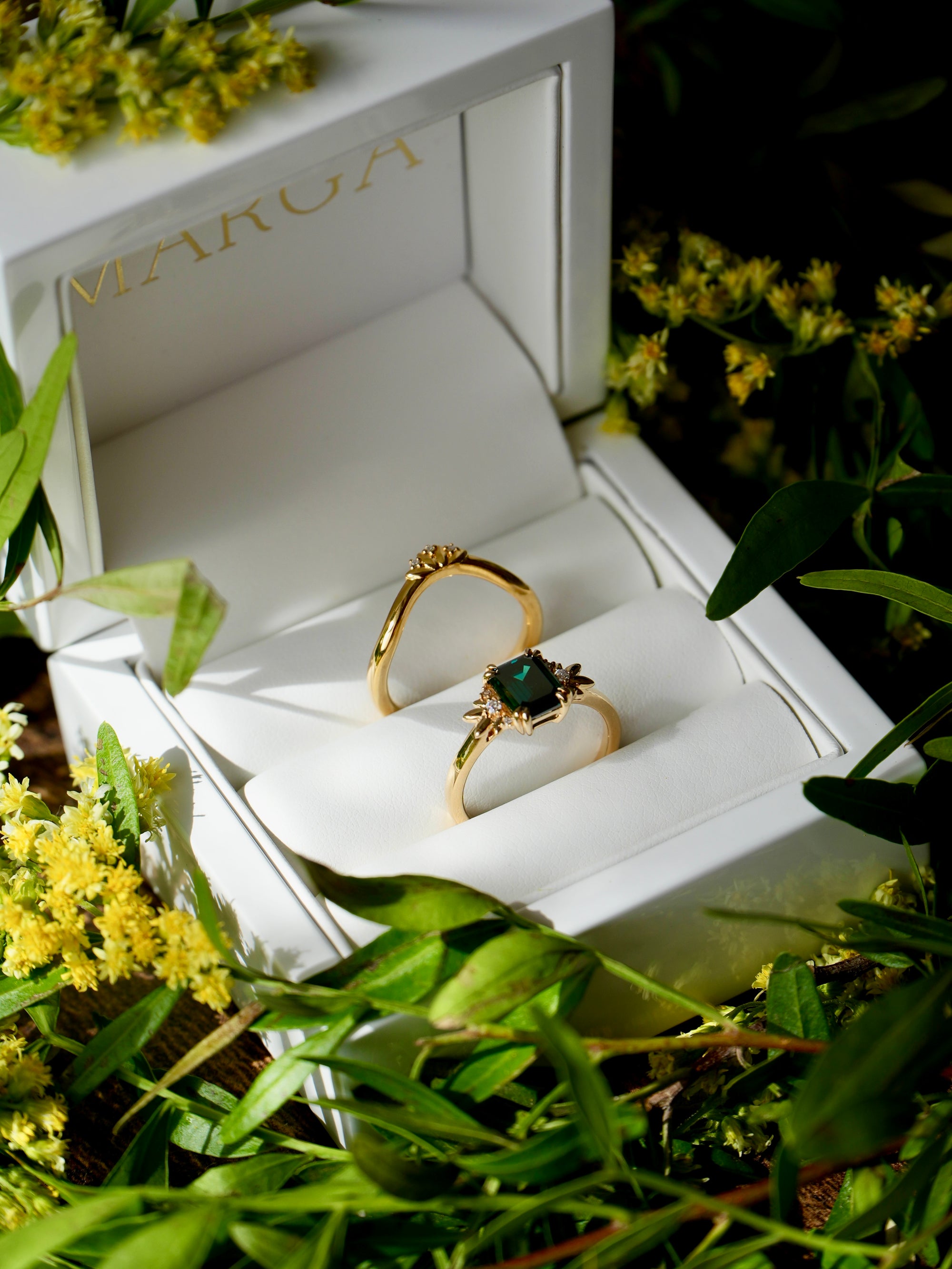 Everbound | Diamonds Gold Wedding Band