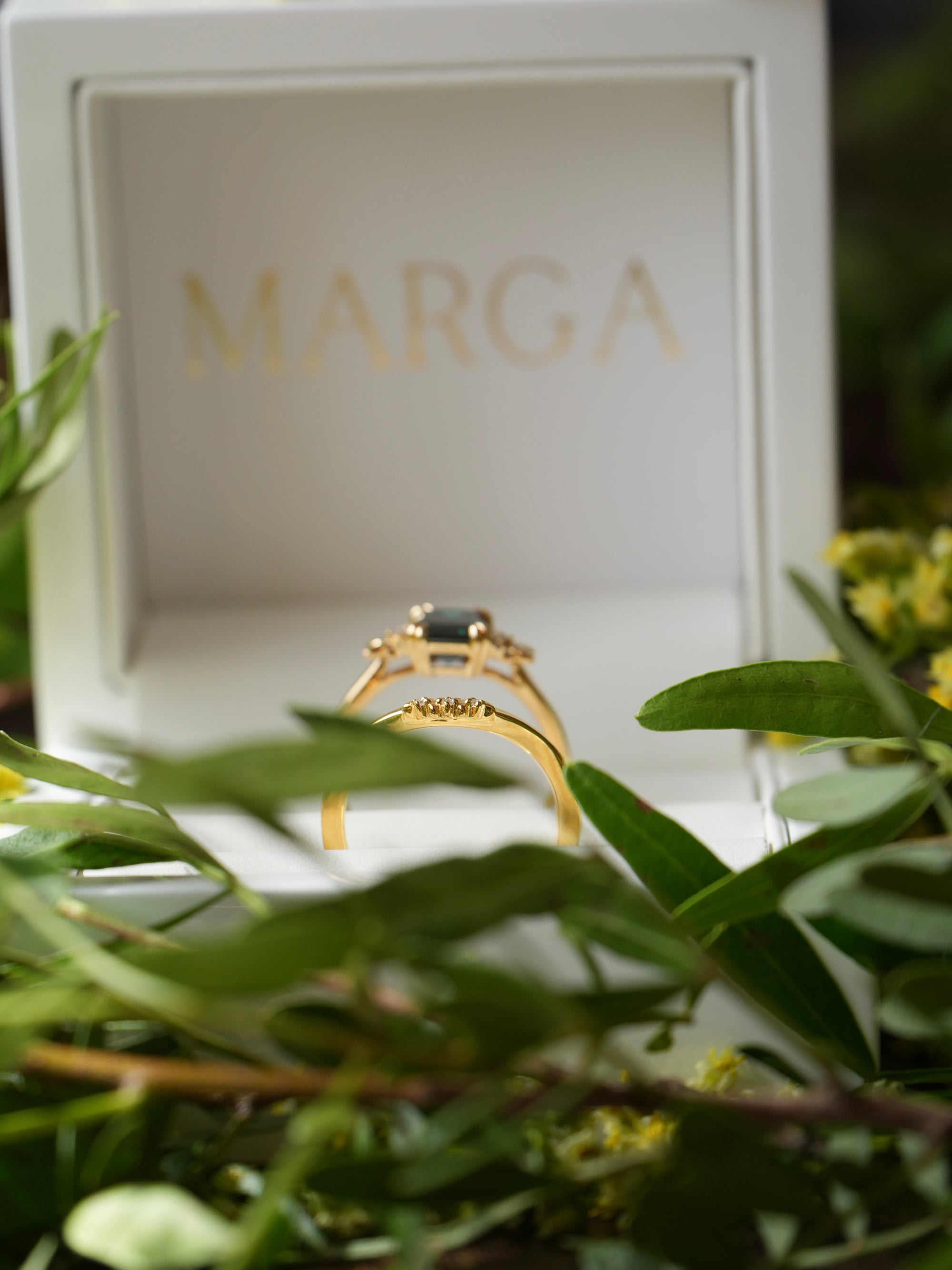 Everbound | Diamonds Gold Wedding Band