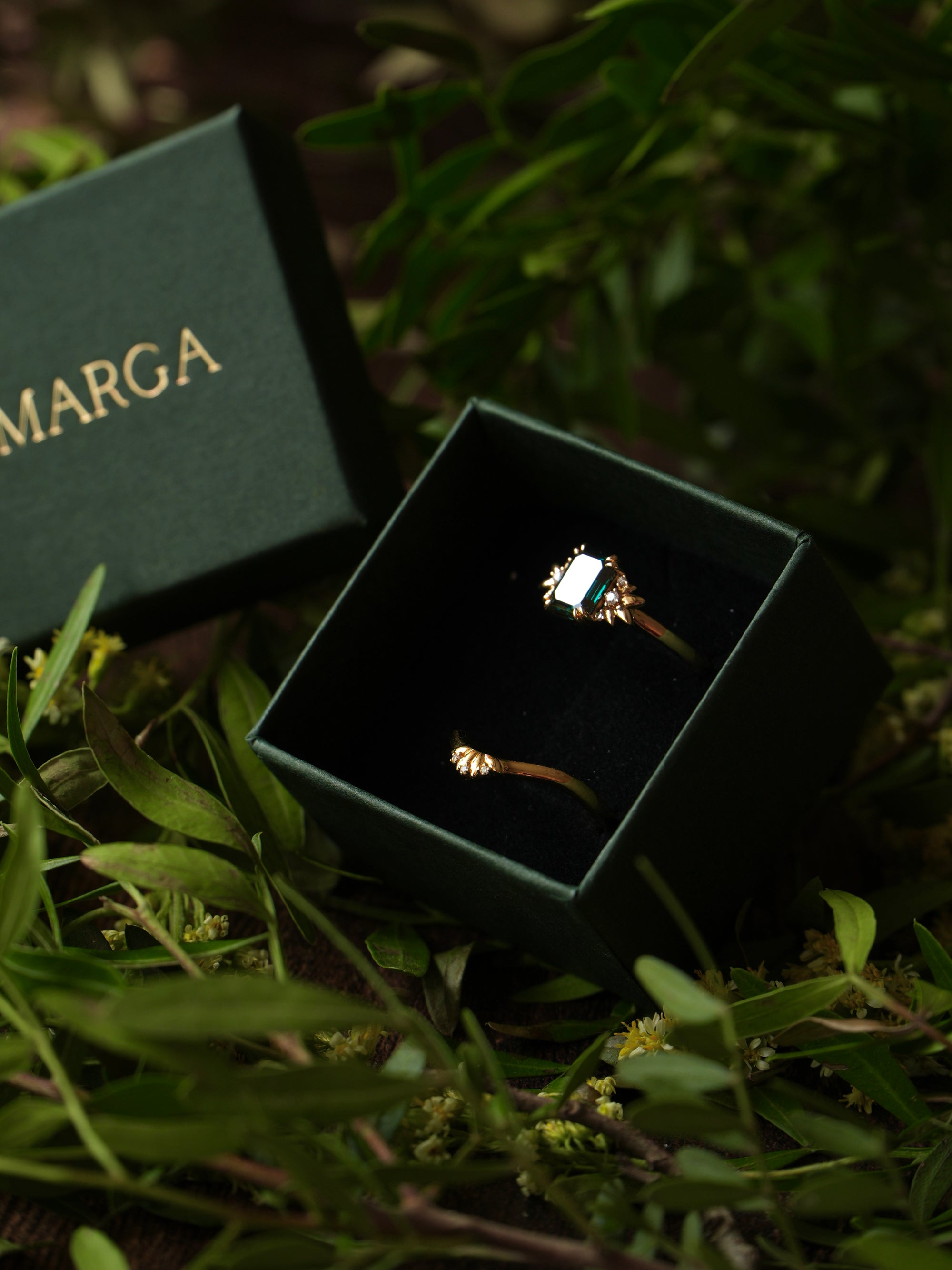 Everbound | Diamonds Gold Wedding Band