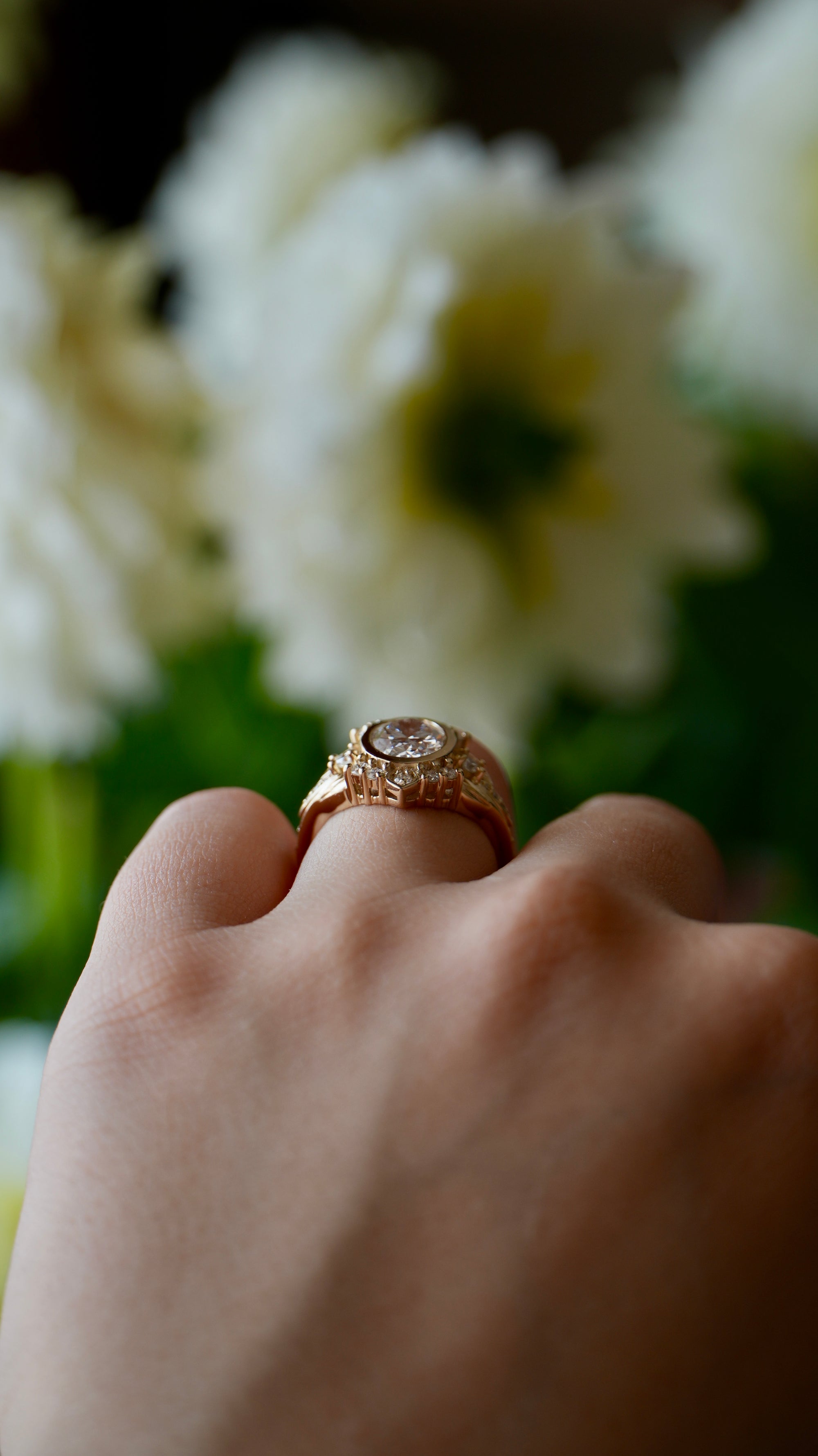 Dahlienne | 2ct Oval Diamond Bezel 14ct yellow gold ring