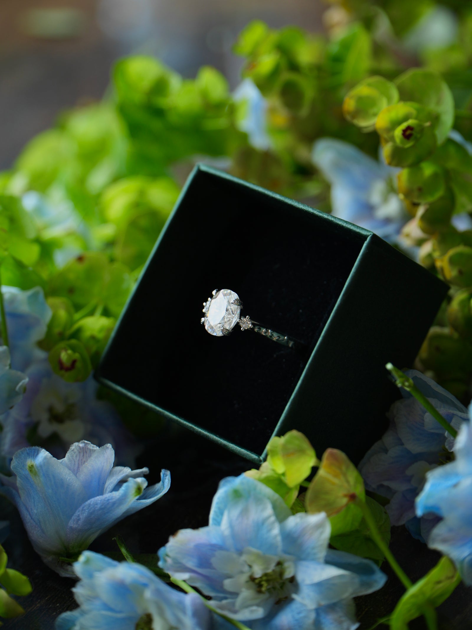 Willow | 2ct Oval Lab diamond, Moissanite, White Yellow Gold Leaves